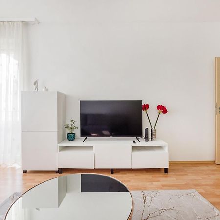 Modern Two-Bedroom Apartment With Free Parking 부다페스트 외부 사진