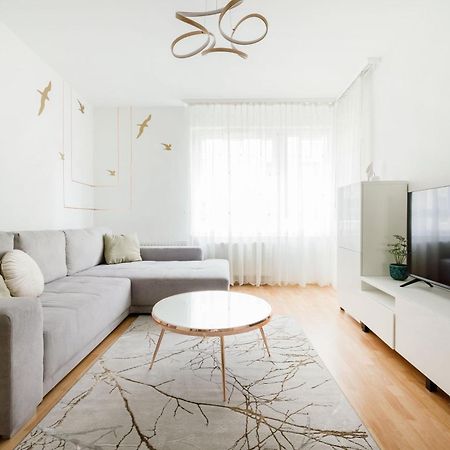 Modern Two-Bedroom Apartment With Free Parking 부다페스트 외부 사진