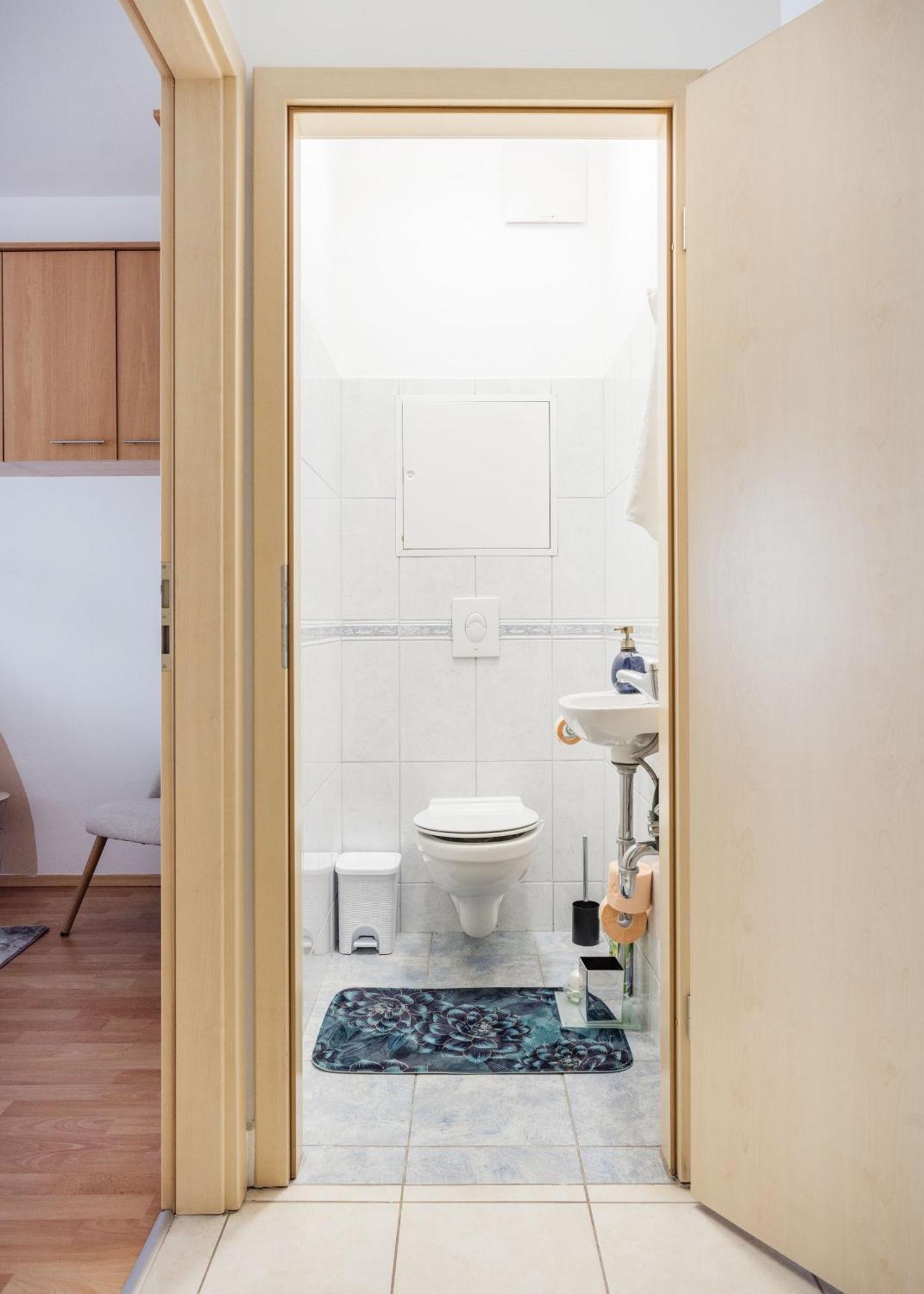 Modern Two-Bedroom Apartment With Free Parking 부다페스트 외부 사진