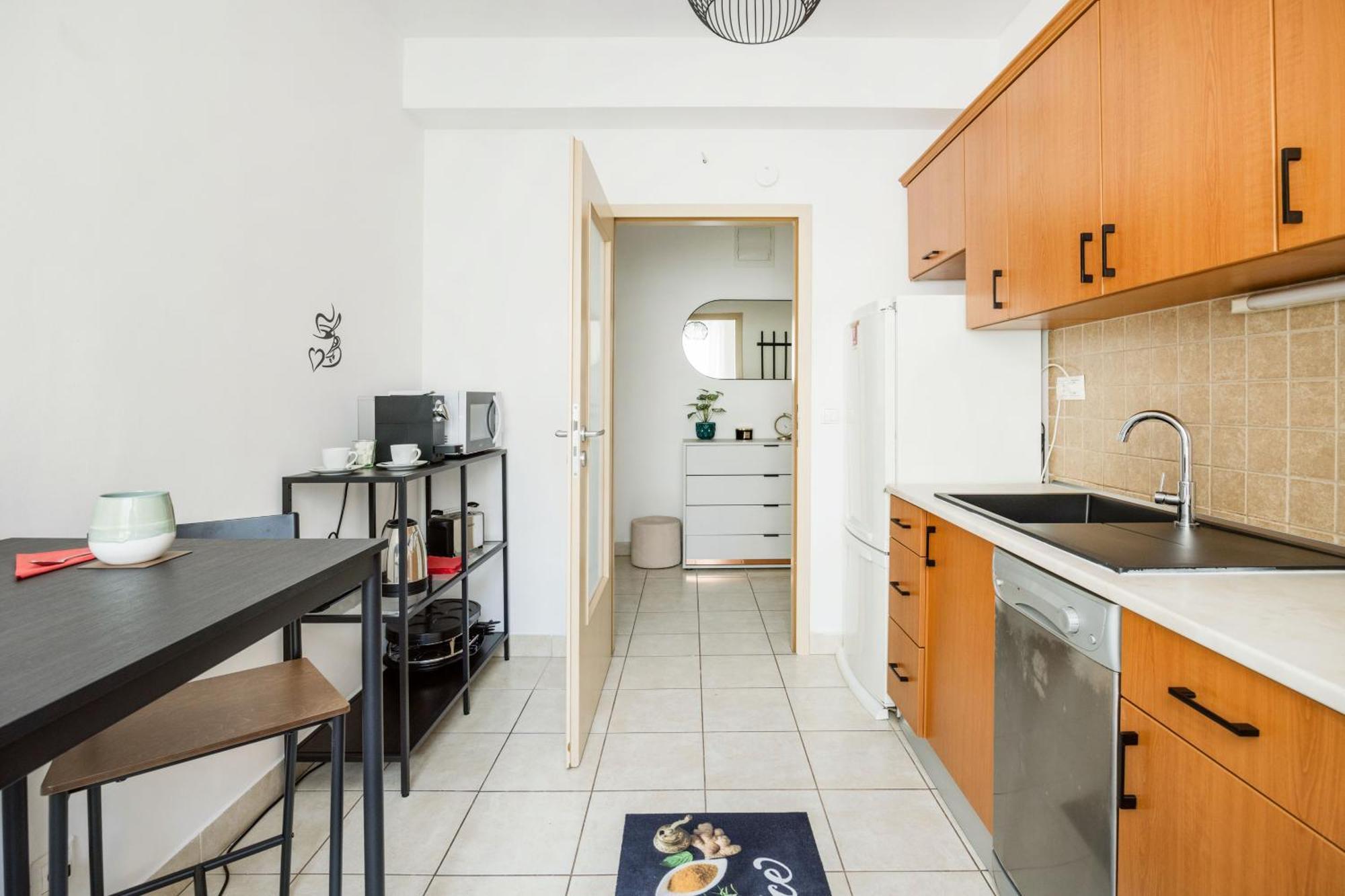 Modern Two-Bedroom Apartment With Free Parking 부다페스트 외부 사진